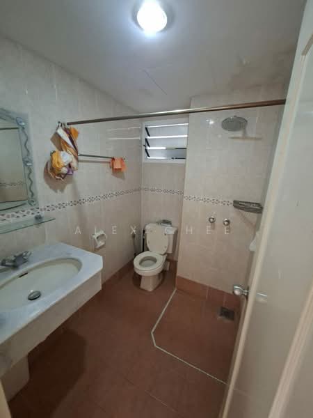 Condominium for Rent at Gurney Park Condominium - Alex Chee - Bathroom - PropertyGuru.com.my