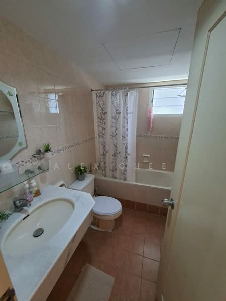 Condominium for Rent at Gurney Park Condominium - Alex Chee - Bathroom - PropertyGuru.com.my