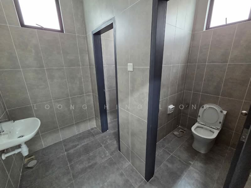 Kilang untuk Disewa di Eco Business Park 1 (Johor Bahru) - Loong Hing Liong - Bathroom - PropertyGuru.com.my