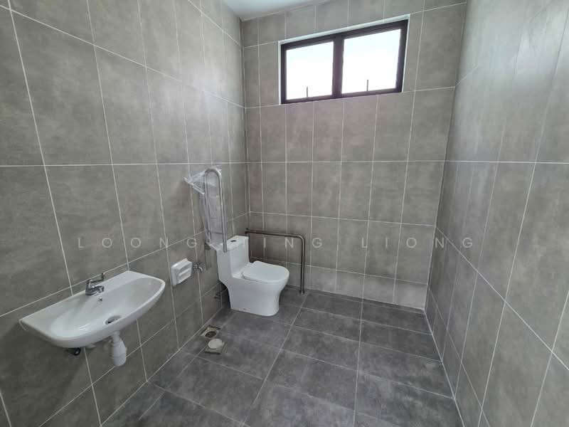 Kilang untuk Disewa di Eco Business Park 1 (Johor Bahru) - Loong Hing Liong - Bathroom - PropertyGuru.com.my
