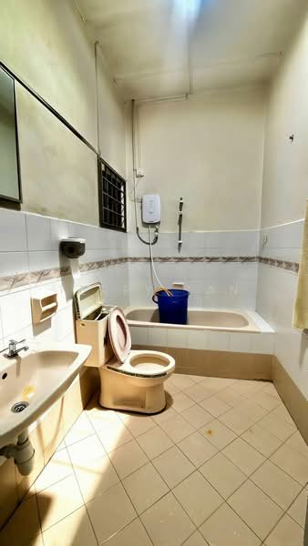 2-storey Terraced House for Sale in Taman Desa Cemerlang (Ulu Tiram) - Terry Tan - Bathroom - PropertyGuru.com.my