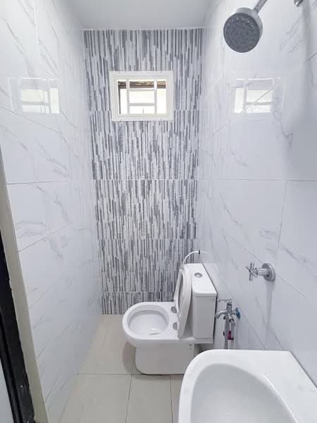 Semi-Detached House for Sale in Taman Pelangi (Johor Bahru) - Jessica Boey - Bathroom - PropertyGuru.com.my