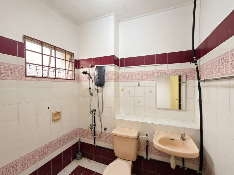 Rumah Teres 2 Tingkat untuk Dijual di Usj 9 (Subang Jaya) - Jason Ooi - Bathroom - PropertyGuru.com.my