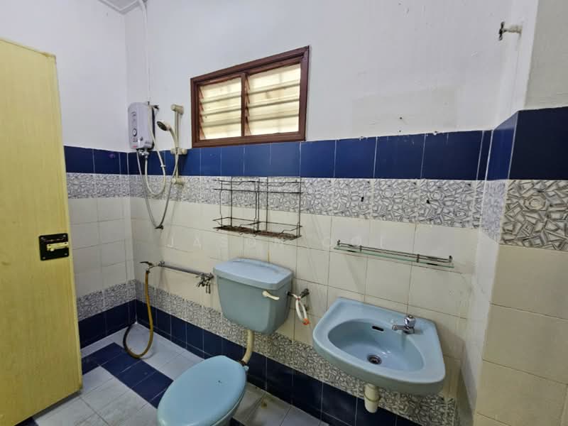 Rumah Teres 2 Tingkat untuk Dijual di Usj 9 (Subang Jaya) - Jason Ooi - Bathroom - PropertyGuru.com.my