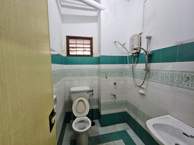Rumah Teres 2 Tingkat untuk Dijual di Usj 9 (Subang Jaya) - Jason Ooi - Bathroom - PropertyGuru.com.my