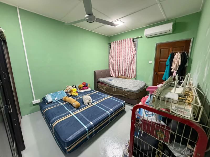 2-storey Terraced House for Sale in Taman Daya (Johor Bahru) - Ray Tung - Bedroom - PropertyGuru.com.my