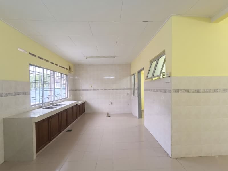 Rumah Teres 2 Tingkat untuk Disewa di Putra Heights (Subang Jaya) - Amy Oktavia - Kitchen - PropertyGuru.com.my