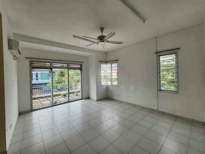 Cluster House for Sale in Taman Sierra Perdana (Masai) - Annie Chai - Living Room - PropertyGuru.com.my