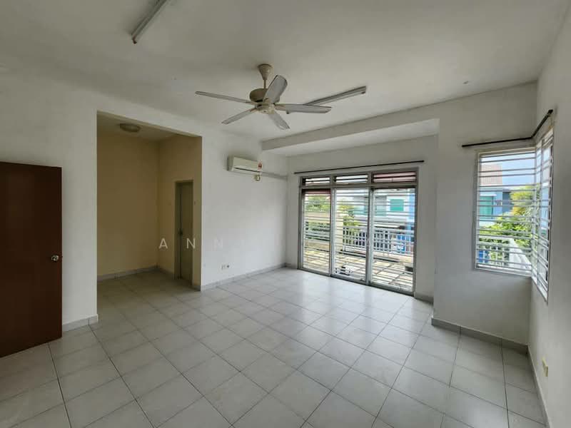Cluster House for Sale in Taman Sierra Perdana (Masai) - Annie Chai - Living Room - PropertyGuru.com.my