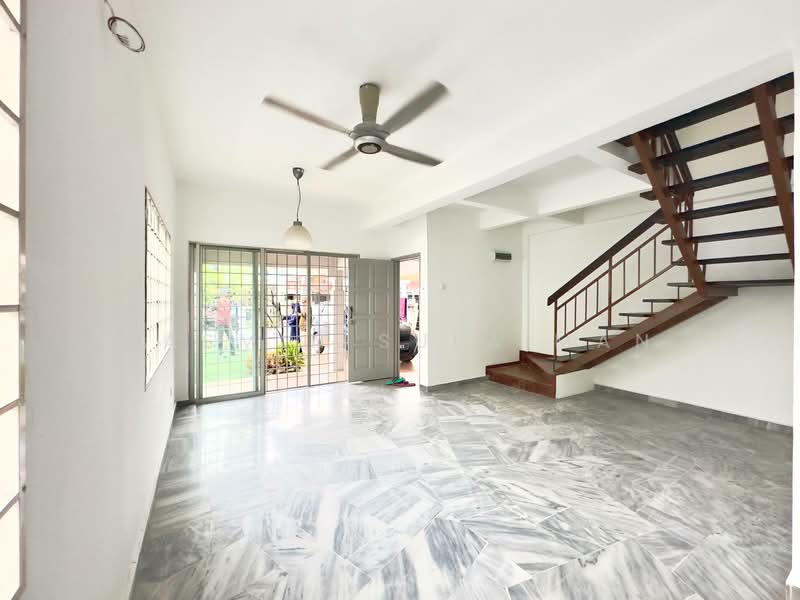 2-storey Terraced House for Sale in Sungai Buloh (Selangor) - Yasmin Sulaiman - Living Room - PropertyGuru.com.my