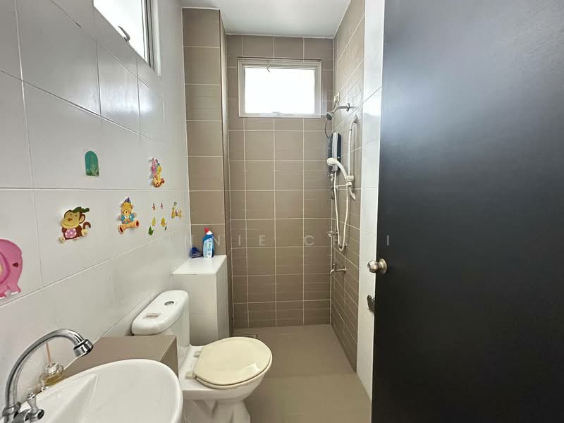 Semi-Detached House for Sale in Taman Ponderosa (Johor Bahru) - Annie Chai - Bathroom - PropertyGuru.com.my
