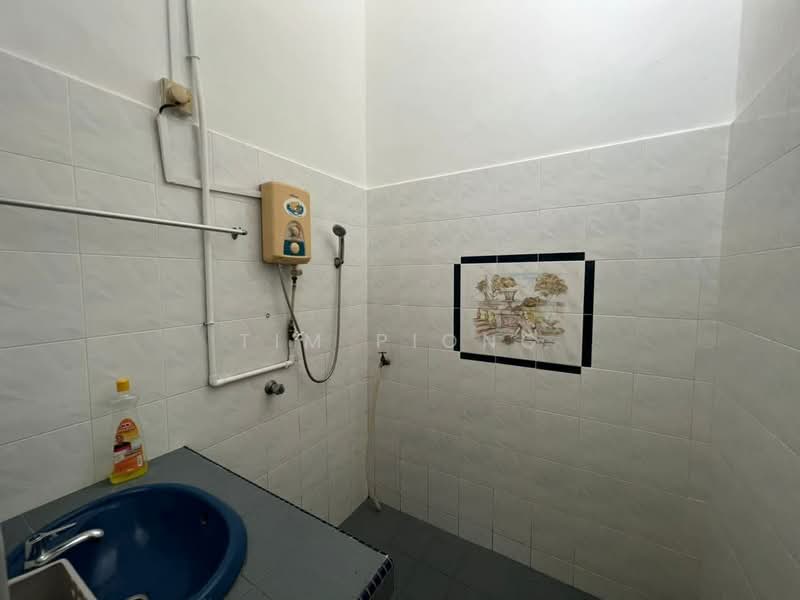 1-storey Terraced House for Sale in Taman Bukit Beruang Utama (Bukit Baru) - Tim Piong - Bathroom - PropertyGuru.com.my