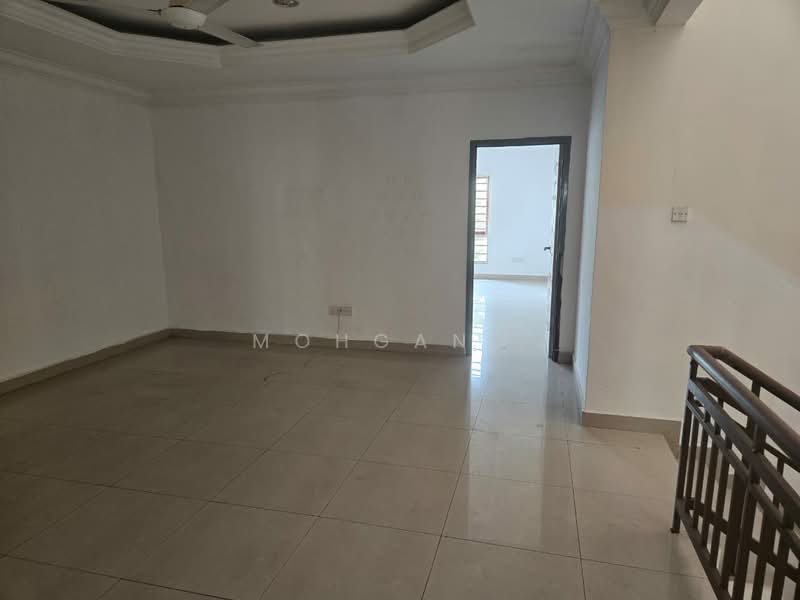 Rumah Teres 2 Tingkat untuk Disewa di D'Kayangan (Shah Alam) - Mohgan . - Living Room - PropertyGuru.com.my