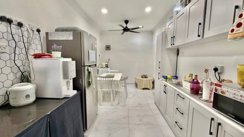 Cluster House for Sale in Seksyen 18 (Shah Alam) - Aqillah Razali - Kitchen - PropertyGuru.com.my