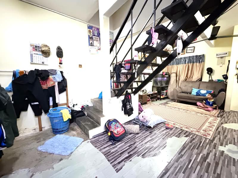 Rumah Teres 2 Tingkat untuk Dijual di Taman Permata (Ulu Kelang) - M.J Zairin - Living Room - PropertyGuru.com.my