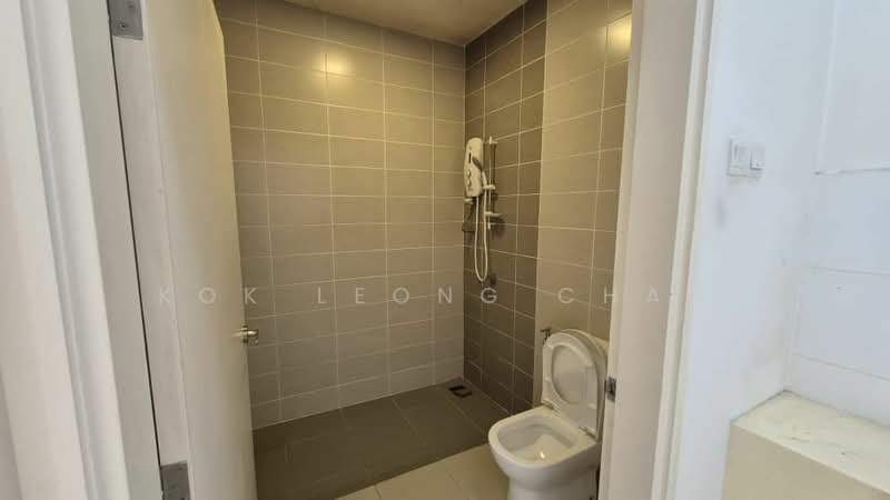 Rumah Teres untuk Disewa di Bandar Tropicana Aman (Telok Panglima Garang) - Kok Leong Chan - Guest Room Toilet - PropertyGuru.com.my