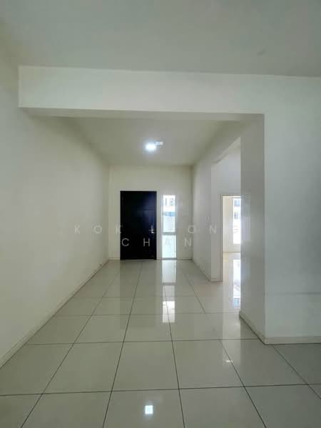 Rumah Teres untuk Disewa di Bandar Tropicana Aman (Telok Panglima Garang) - Kok Leong Chan - Entrance of Living Hall - PropertyGuru.com.my