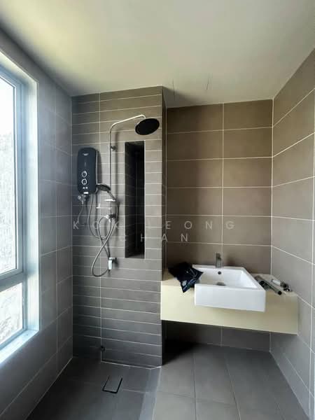 Rumah Teres untuk Disewa di Bandar Tropicana Aman (Telok Panglima Garang) - Kok Leong Chan - Attached Bathroom at Master Room - PropertyGuru.com.my