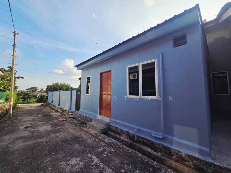 1-storey Terraced House for Sale in Taman Desa Beringin (Sikamat) - Azrul Othman - Exterior - PropertyGuru.com.my