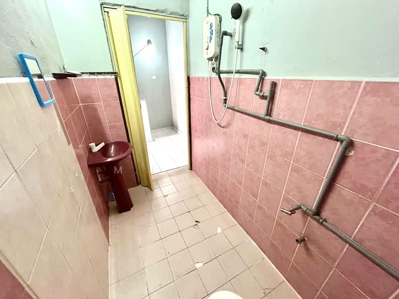 2-storey Terraced House for Sale in Taman Melawati (Ulu Kelang) - M.J Zairin - Bathroom - PropertyGuru.com.my