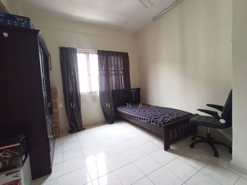 Pangsapuri untuk Dijual di Selesa I Resort Apartment (Pangsapuri Damai Mewah B) - Fauran Nawawi - Bedroom - PropertyGuru.com.my