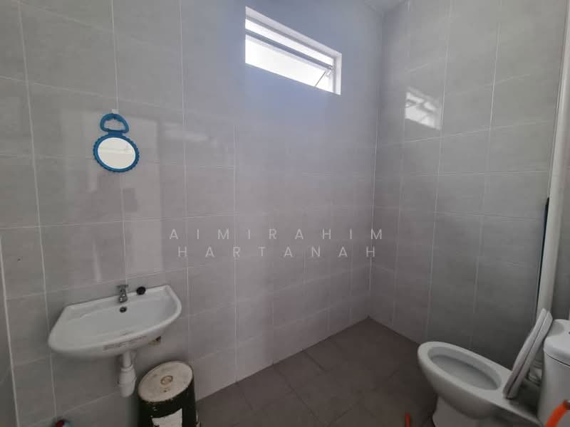 Pangsapuri untuk Dijual di Pangsapuri Setia Impian @ Kajang - AimiRahim Hartanah - Bathroom - PropertyGuru.com.my