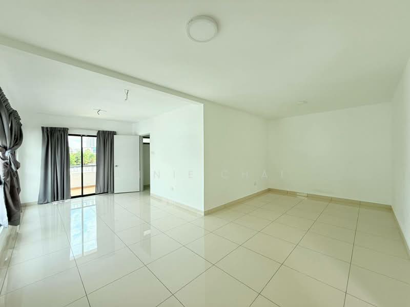 Cluster House for Sale in Taman Mutiara Mas (Skudai) - Annie Chai - Living Room - PropertyGuru.com.my