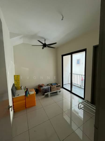 Rumah Bandar untuk Disewa di Kajang (Selangor) - Evonne Gan - Balcony - PropertyGuru.com.my