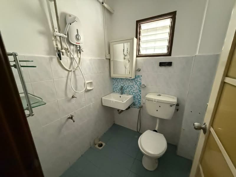 Rumah Teres untuk Dijual di Alam Damai (Cheras) - Selina Yu - Bathroom - PropertyGuru.com.my