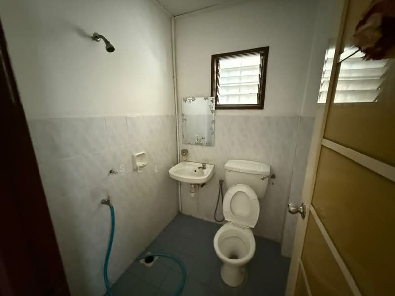 Rumah Teres untuk Dijual di Alam Damai (Cheras) - Selina Yu - Bathroom - PropertyGuru.com.my