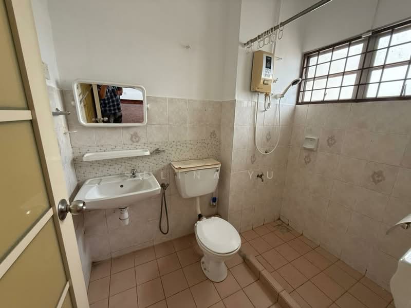 Rumah Teres untuk Dijual di Alam Damai (Cheras) - Selina Yu - Bathroom - PropertyGuru.com.my