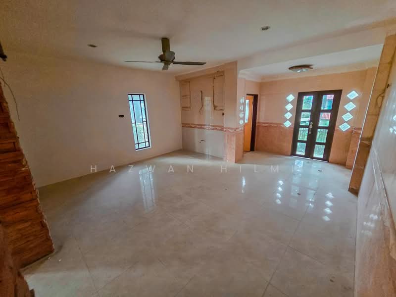 Semi-Detached House for Sale in Kota Kemuning (Shah Alam) - Hazwan Hilmi - Living Room - PropertyGuru.com.my
