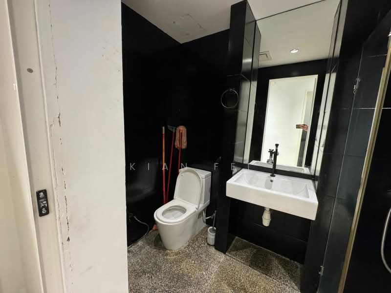 Servis Apartment untuk Disewa di Centrestage Designer Suite - Kian Fei - Bathroom - PropertyGuru.com.my