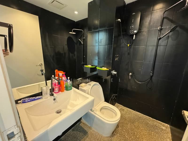 Servis Apartment untuk Disewa di Centrestage Designer Suite - Kian Fei - Bathroom - PropertyGuru.com.my