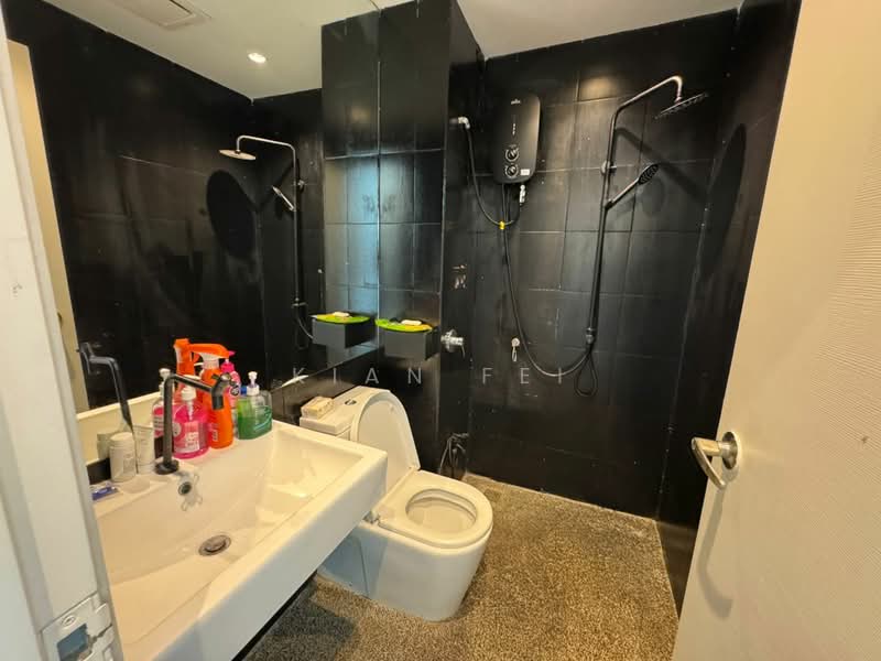 Servis Apartment untuk Disewa di Centrestage Designer Suite - Kian Fei - Bathroom - PropertyGuru.com.my