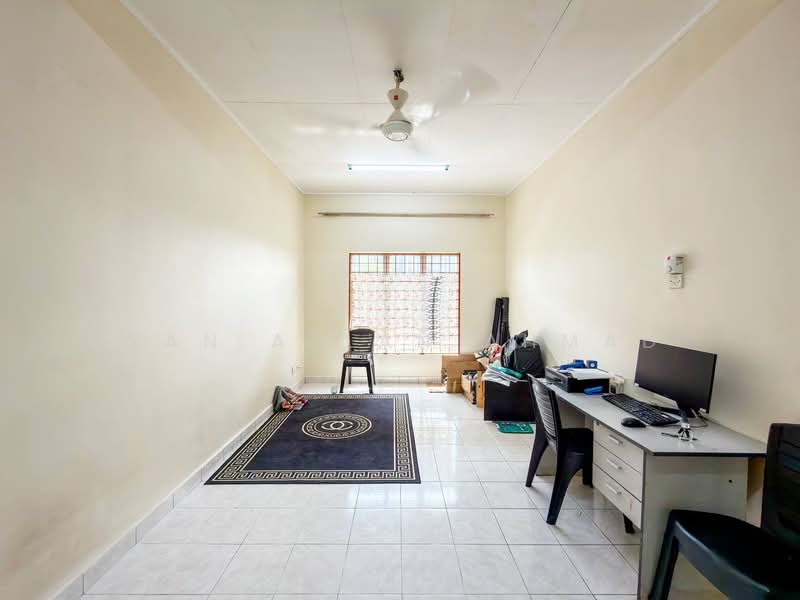 Apartment for Sale at Pangsapuri Seroja - Wan Azlan Ahmad - PropertyGuru.com.my