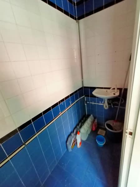 Shop / Office for Rent in Bay Avenue (Bayan Lepas) - Danny Lim - Bathroom - PropertyGuru.com.my
