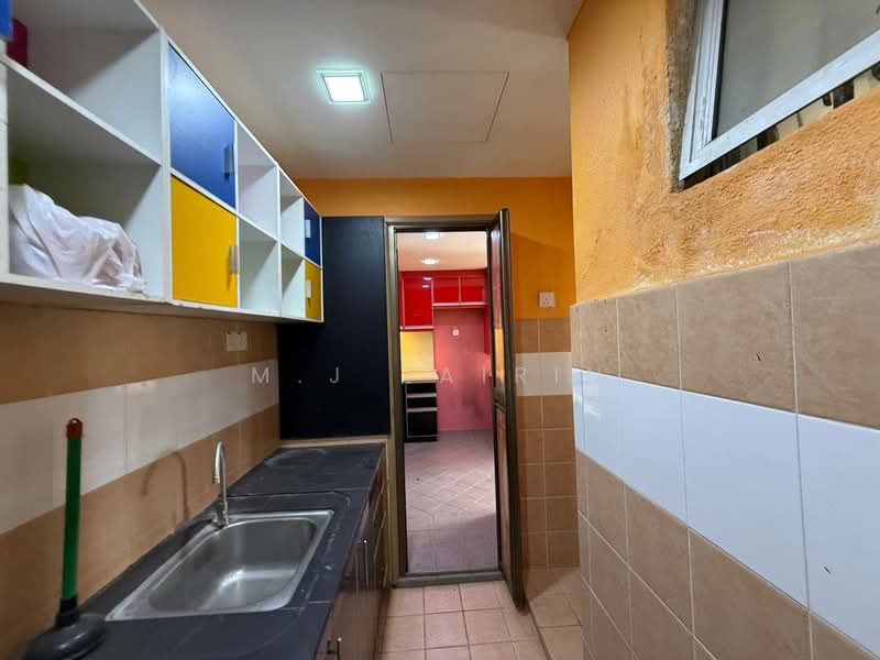 Apartment for Sale at Pangsapuri Saujana Gombak - M.J Zairin - Kitchen - PropertyGuru.com.my