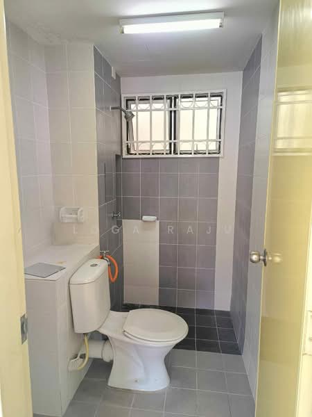 Pangsapuri untuk Disewa di Seri Intan Apartment - Loga Raju - Bathroom - PropertyGuru.com.my