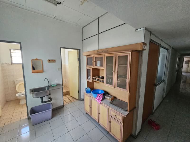 Semi-D Factory for Sale in Nilai 3 (Nilai) - Adam Puah - Bathroom - PropertyGuru.com.my