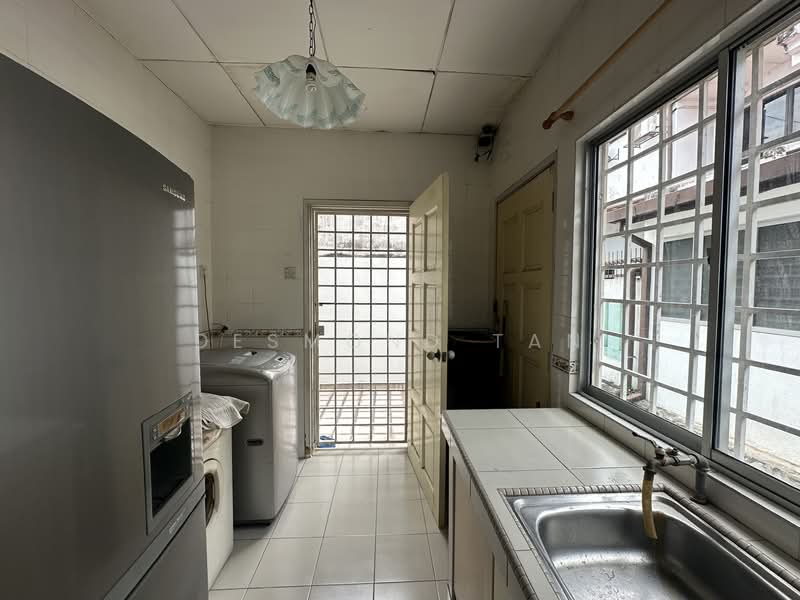 Rumah Teres 2 Tingkat untuk Dijual di SS 23, Taman Sea (Petaling Jaya) - Desmond Tan - Kitchen - PropertyGuru.com.my