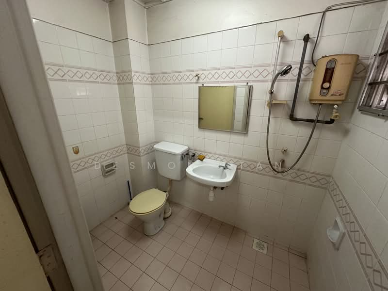 Rumah Teres 2 Tingkat untuk Dijual di SS 23, Taman Sea (Petaling Jaya) - Desmond Tan - Bathroom - PropertyGuru.com.my