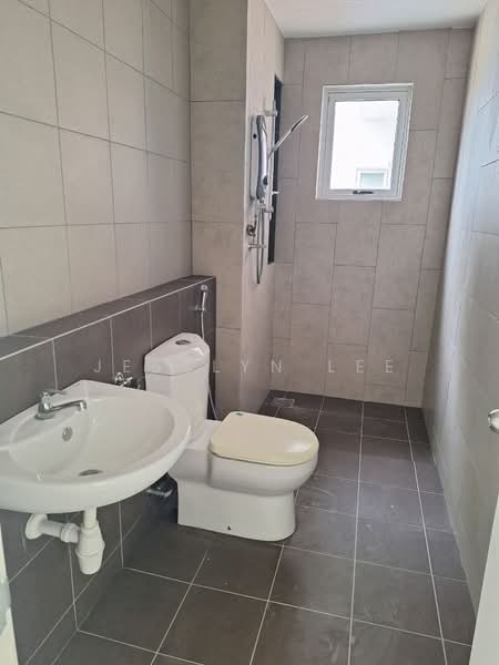 Service Residence for Sale at Jadite Suites - Jesslyn Lee - Bathroom - PropertyGuru.com.my