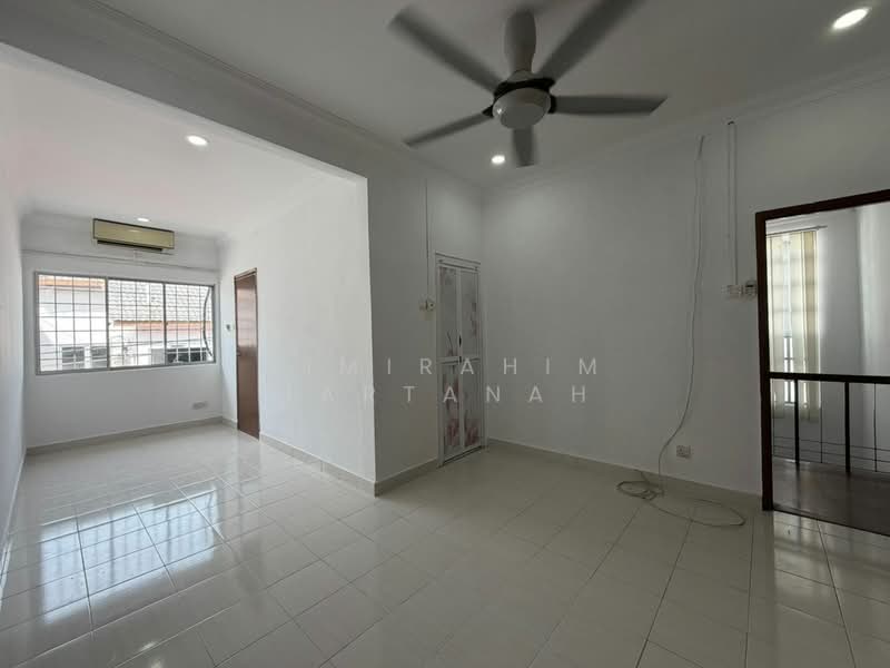 2-storey Terraced House for Sale in Saujana Impian (Kajang) - AimiRahim Hartanah - Living Room - PropertyGuru.com.my