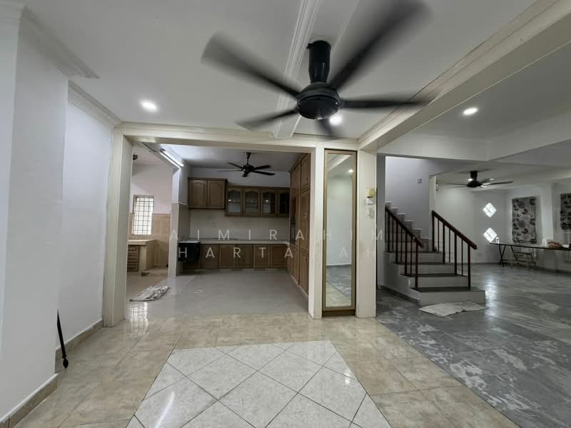 2-storey Terraced House for Sale in Saujana Impian (Kajang) - AimiRahim Hartanah - Kitchen - PropertyGuru.com.my