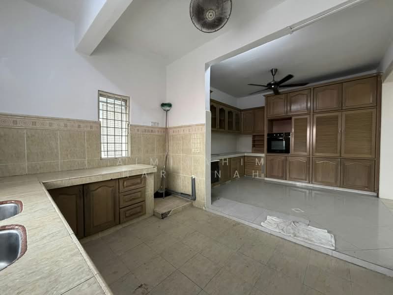 2-storey Terraced House for Sale in Saujana Impian (Kajang) - AimiRahim Hartanah - Kitchen - PropertyGuru.com.my