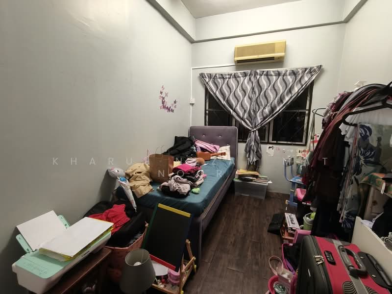 Pangsapuri untuk Dijual di Pangsapuri Sri Angkasa - Kharul Nezam Mat Noor - Bedroom - PropertyGuru.com.my