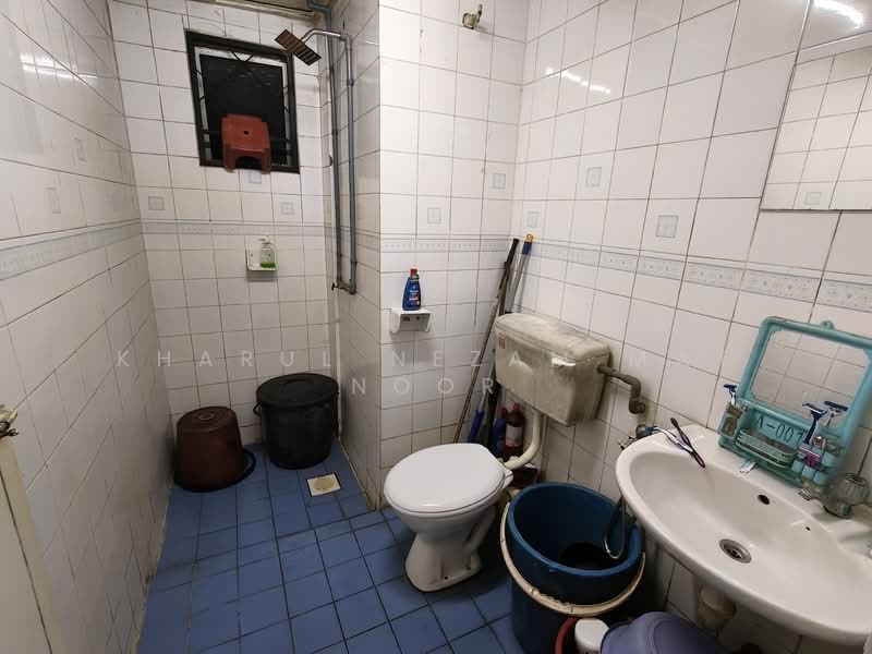 Pangsapuri untuk Dijual di Pangsapuri Sri Angkasa - Kharul Nezam Mat Noor - Bathroom - PropertyGuru.com.my