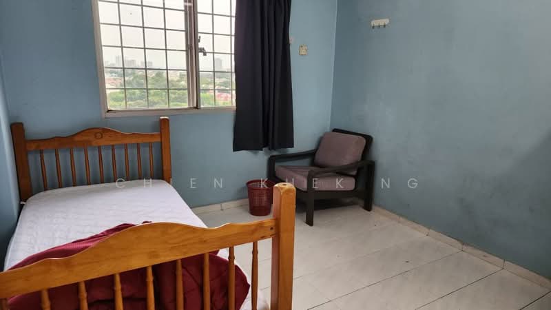 Pangsapuri untuk Dijual di Taman Pekaka Block 31 - Chien Khek Ng - Bedroom - PropertyGuru.com.my