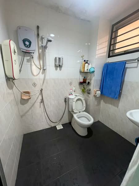 Pangsapuri untuk Dijual di Pangsapuri Persiaran Tanjung - Jim Chee - Bathroom - PropertyGuru.com.my